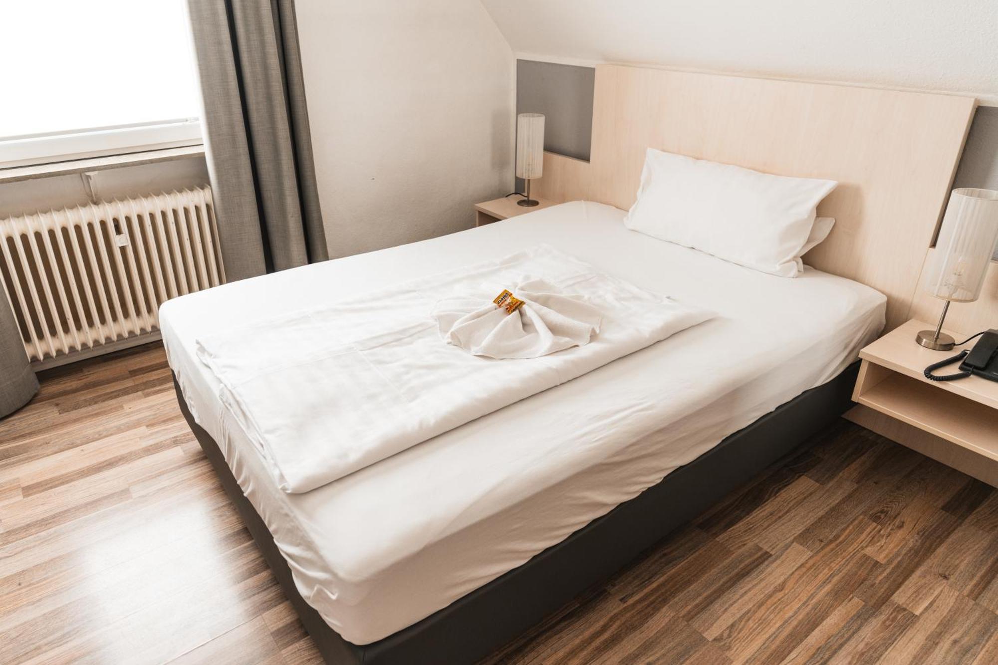 Hotel Apartments Restaurant Cala Luna Marburg Zewnętrze zdjęcie